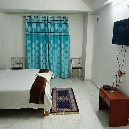 Hotel Atithi Grand Guwahati Esterno foto