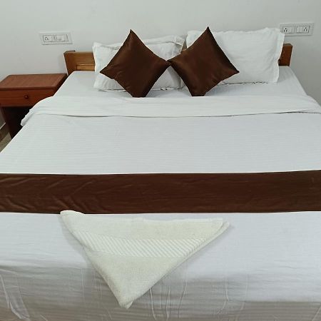 Hotel Atithi Grand Guwahati Esterno foto