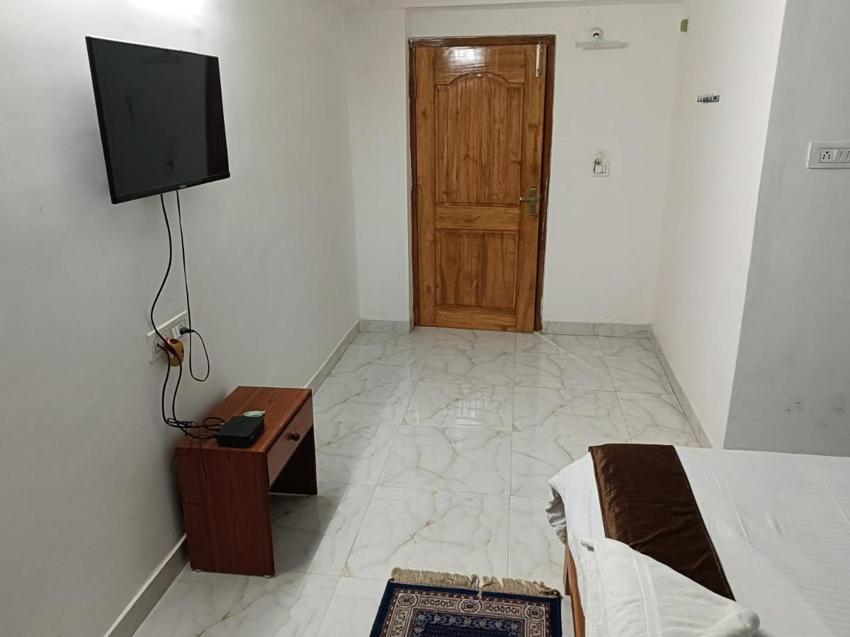 Hotel Atithi Grand Guwahati Esterno foto