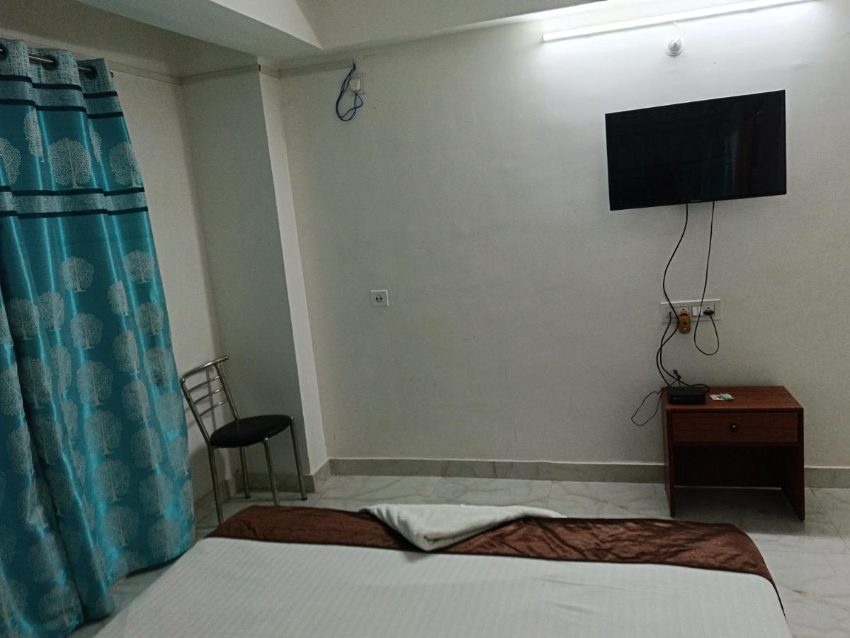 Hotel Atithi Grand Guwahati Esterno foto