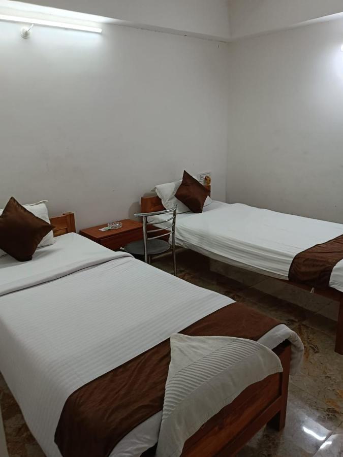 Hotel Atithi Grand Guwahati Esterno foto