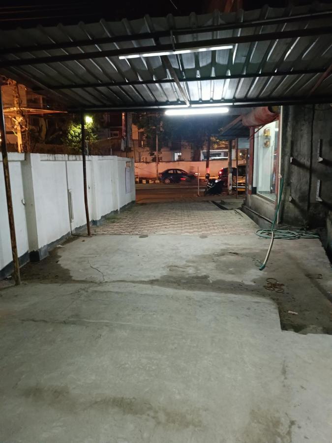 Hotel Atithi Grand Guwahati Esterno foto