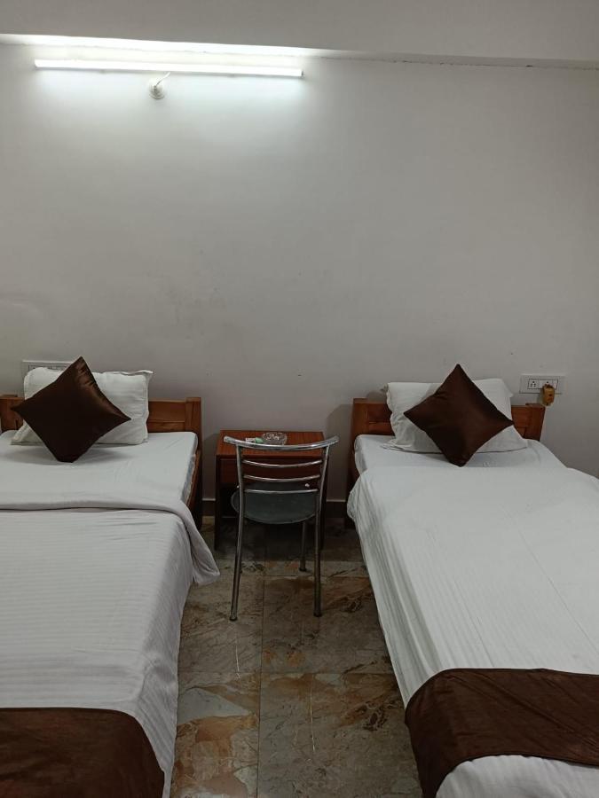 Hotel Atithi Grand Guwahati Esterno foto