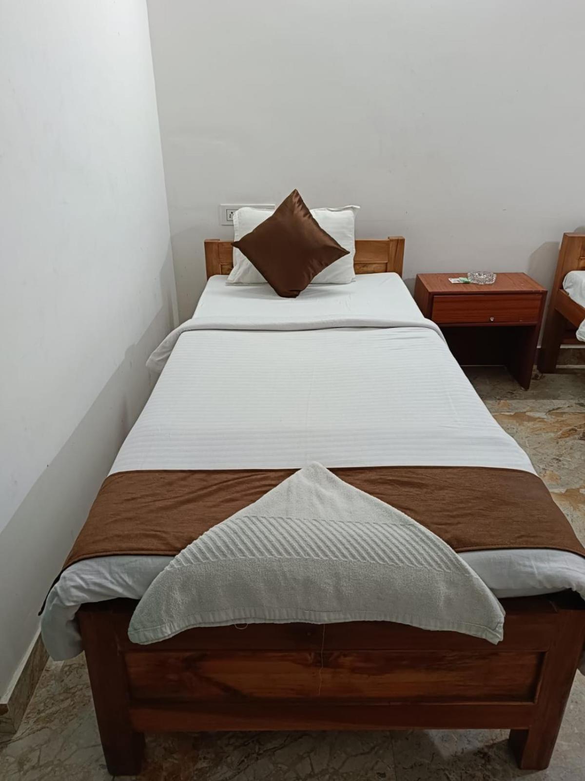 Hotel Atithi Grand Guwahati Esterno foto