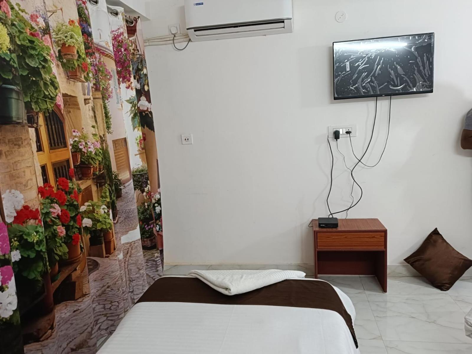 Hotel Atithi Grand Guwahati Esterno foto